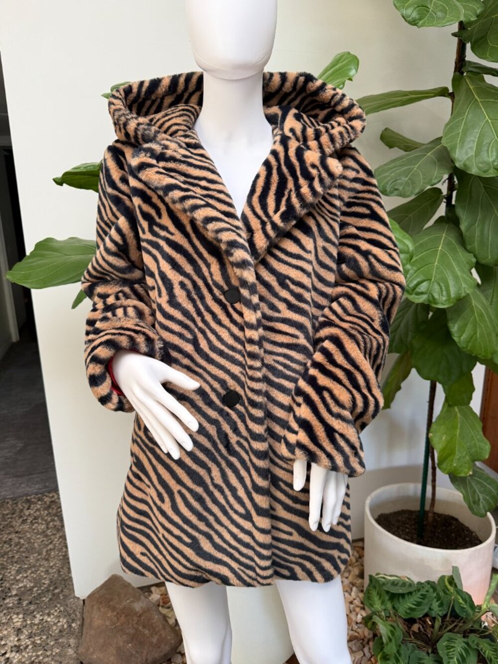 NWT SO SOFT NVLT Hooded Faux Fur Tiger Stripe Coat - L